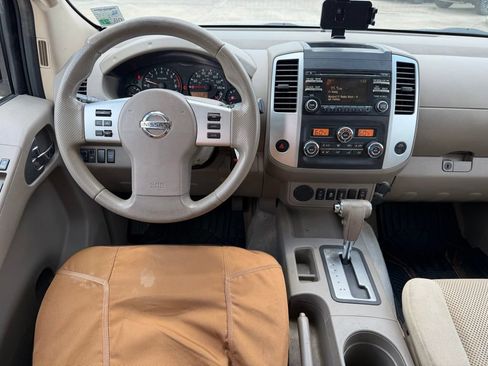Used 2014 Nissan Frontier SV w/ SV Value Truck Package RWD image 14