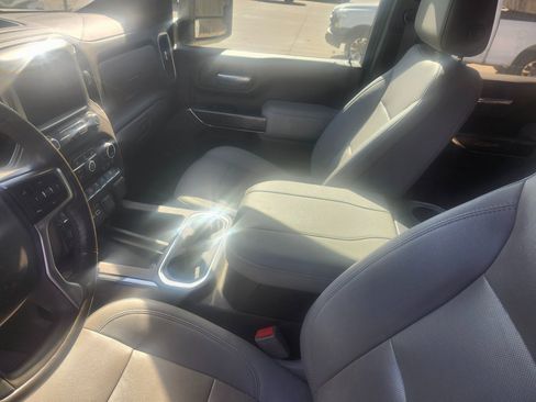 Used 2023 Jeep Grand Cherokee Limited w/ Black Appearance Package image 9