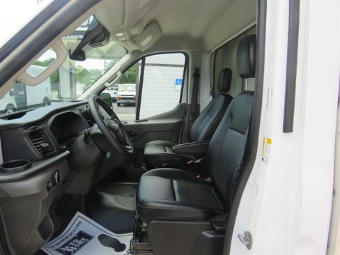 Used 2023 Ford Transit 350 DRW RWD image 4