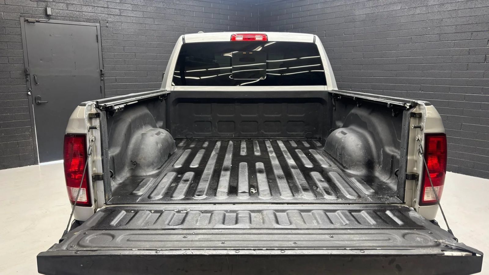 Used 2017 RAM 1500 Classic SLT RWD image 12