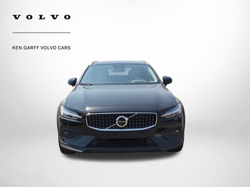 Used 2026 Volvo V60 B5 Cross Country Ultra AWD/4WD image 9