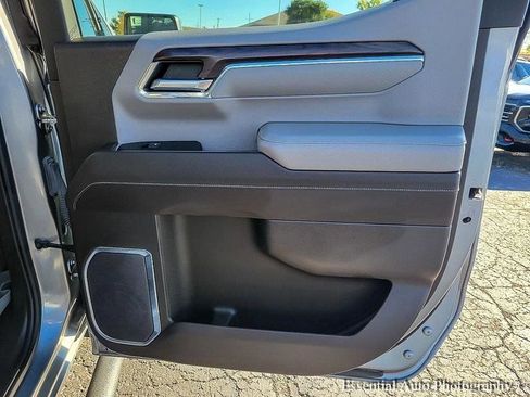 Used 2023 GMC Sierra 1500 SLT w/ SLT Convenience Package image 21