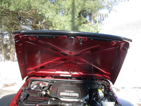 Used 2012 Jeep Wrangler Unlimited Sport image 7