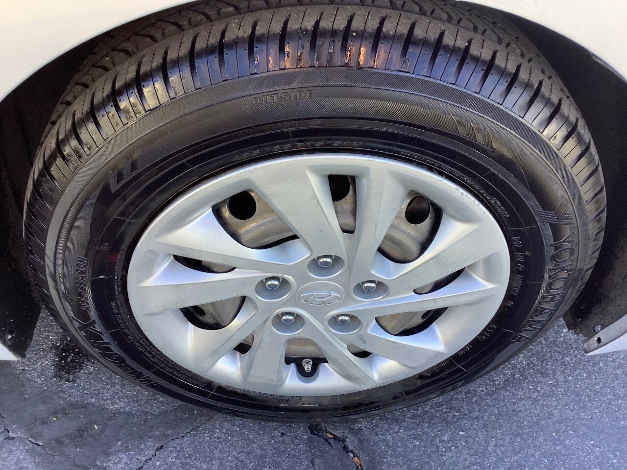 Used 2017 Hyundai Elantra SE FWD image 22