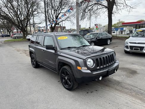 Used 2017 Jeep Patriot Latitude AWD/4WD image 1