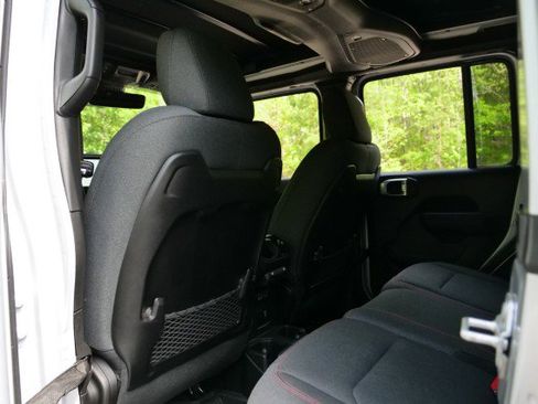 Used 2024 Jeep Wrangler Unlimited Rubicon w/ Technology Group image 32