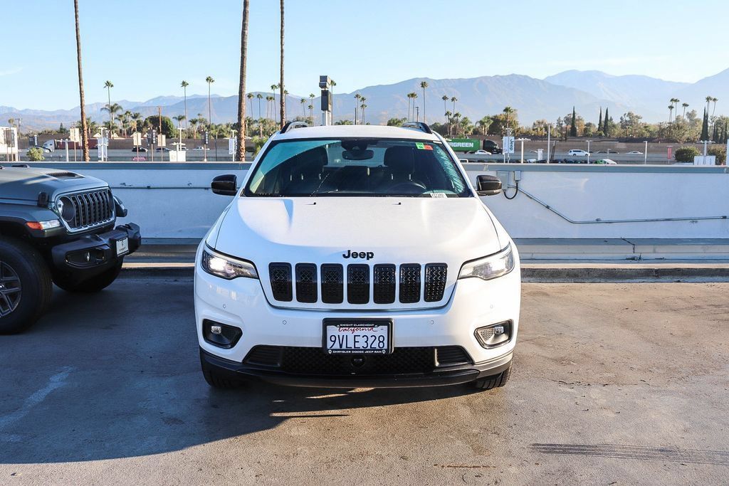Used 2023 Jeep Cherokee Altitude Lux AWD/4WD image 3