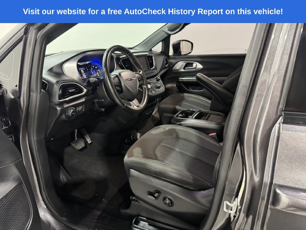 Used 2020 Chrysler Pacifica Touring w/ S Appearance Package FWD image 15