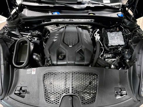 Used 2025 Porsche Macan image 37