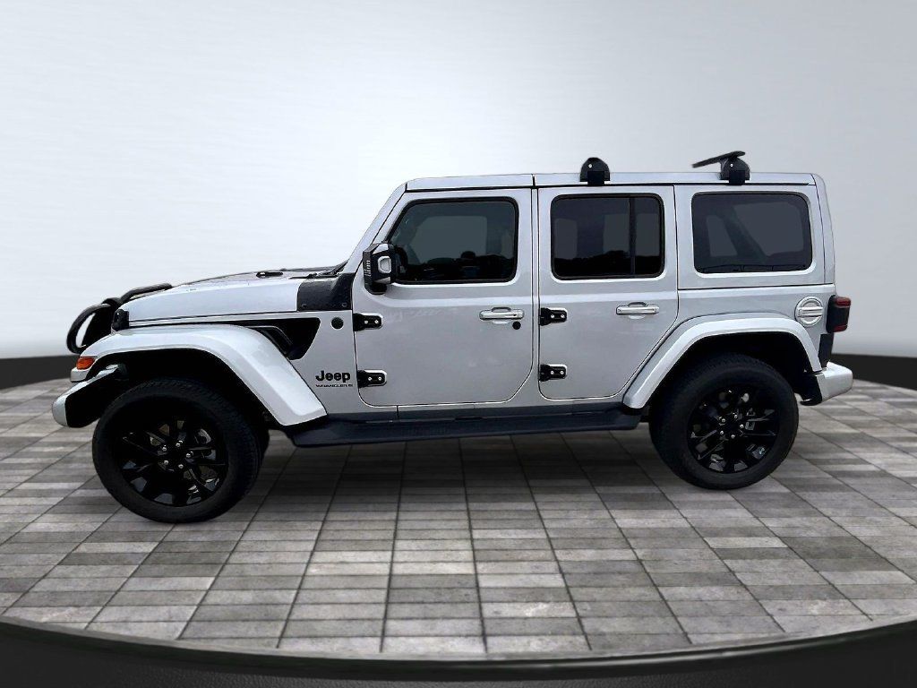 Used 2023 Jeep Wrangler Unlimited Sahara AWD/4WD image 4