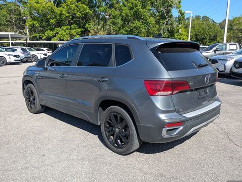 Used 2023 Volkswagen Taos SE w/ Panoramic Sunroof Package image 6