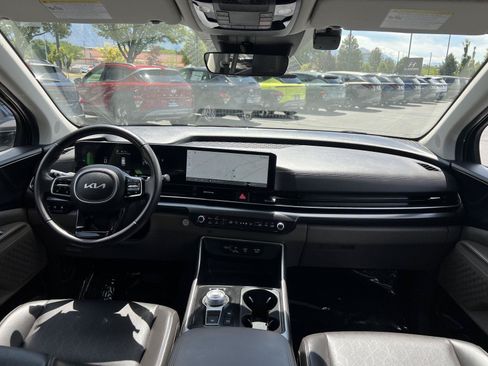 Used 2026 Kia Carnival LXS FWD image 23