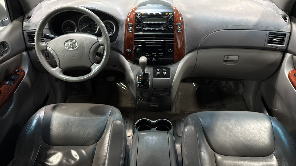 Used 2004 Toyota Sienna XLE w/ XLE Pkg 14 FWD image 15