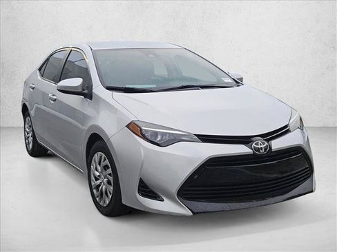 Used 2018 Toyota Corolla LE FWD image 3