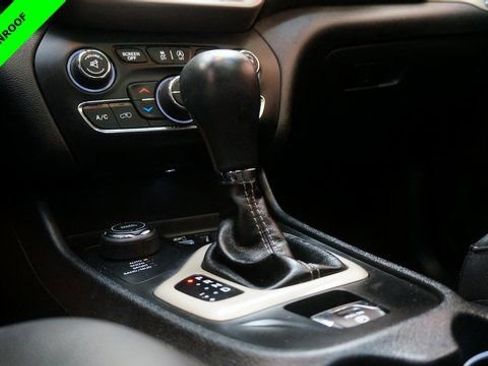 Used 2018 Jeep Cherokee Limited image 20