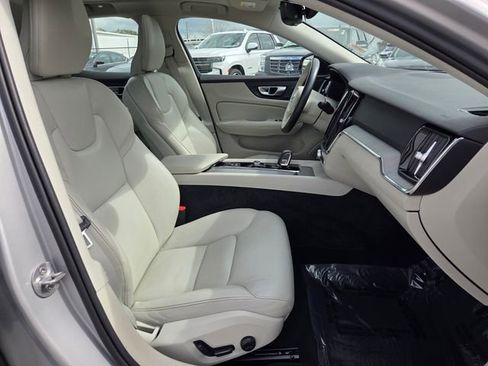 Used 2024 Volvo S60 B5 Plus image 20