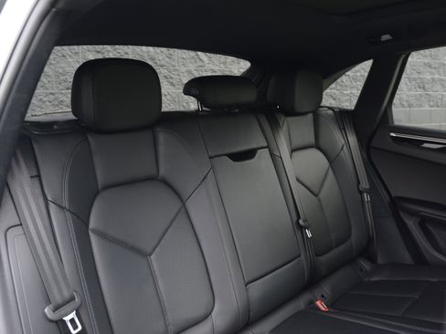 Certified 2022 Porsche Macan S AWD/4WD image 36