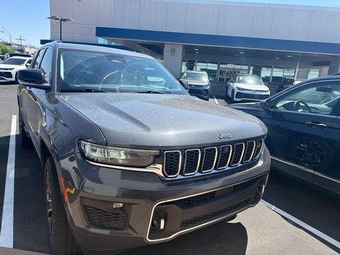Used 2022 Jeep Grand Cherokee Overland w/ Adv Protech Group III RWD image 4