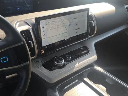 Used 2025 Ford Expedition Active image 14