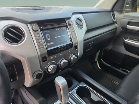 Used 2017 Toyota Tundra SR5 w/ SR5 Upgrade Package AWD/4WD image 18