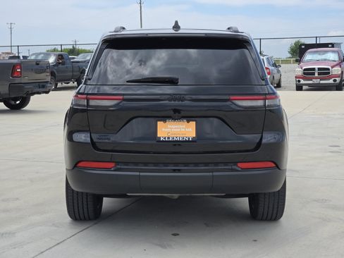 Used 2023 Jeep Grand Cherokee Altitude AWD/4WD image 7