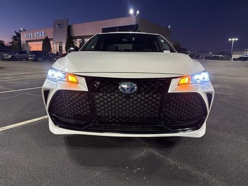 Used 2022 Toyota Avalon XSE image 8