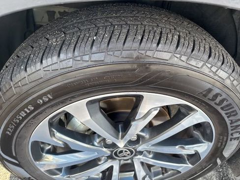 Used 2025 Toyota Corolla Cross XLE image 37