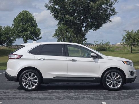 Used 2017 Ford Edge Titanium w/ Equipment Group 302A AWD/4WD image 9