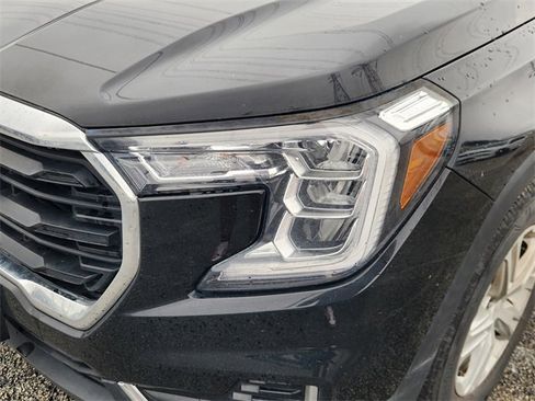 Used 2023 GMC Terrain SLE w/ Driver Convenience Package image 6