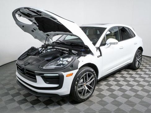 New 2026 Porsche Macan image 32