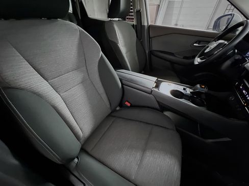 Used 2023 Nissan Rogue SV image 31