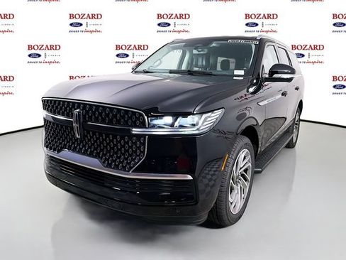 New 2026 Lincoln Navigator Premiere AWD/4WD image 3