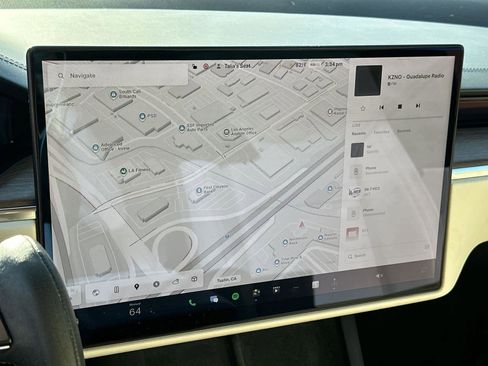 Used 2022 Tesla Model X image 17