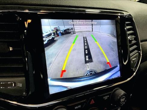 Used 2019 Jeep Grand Cherokee Altitude AWD/4WD image 24