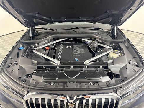 Used 2022 BMW X7 xDrive40i w/ Parking Assistance Package image 39