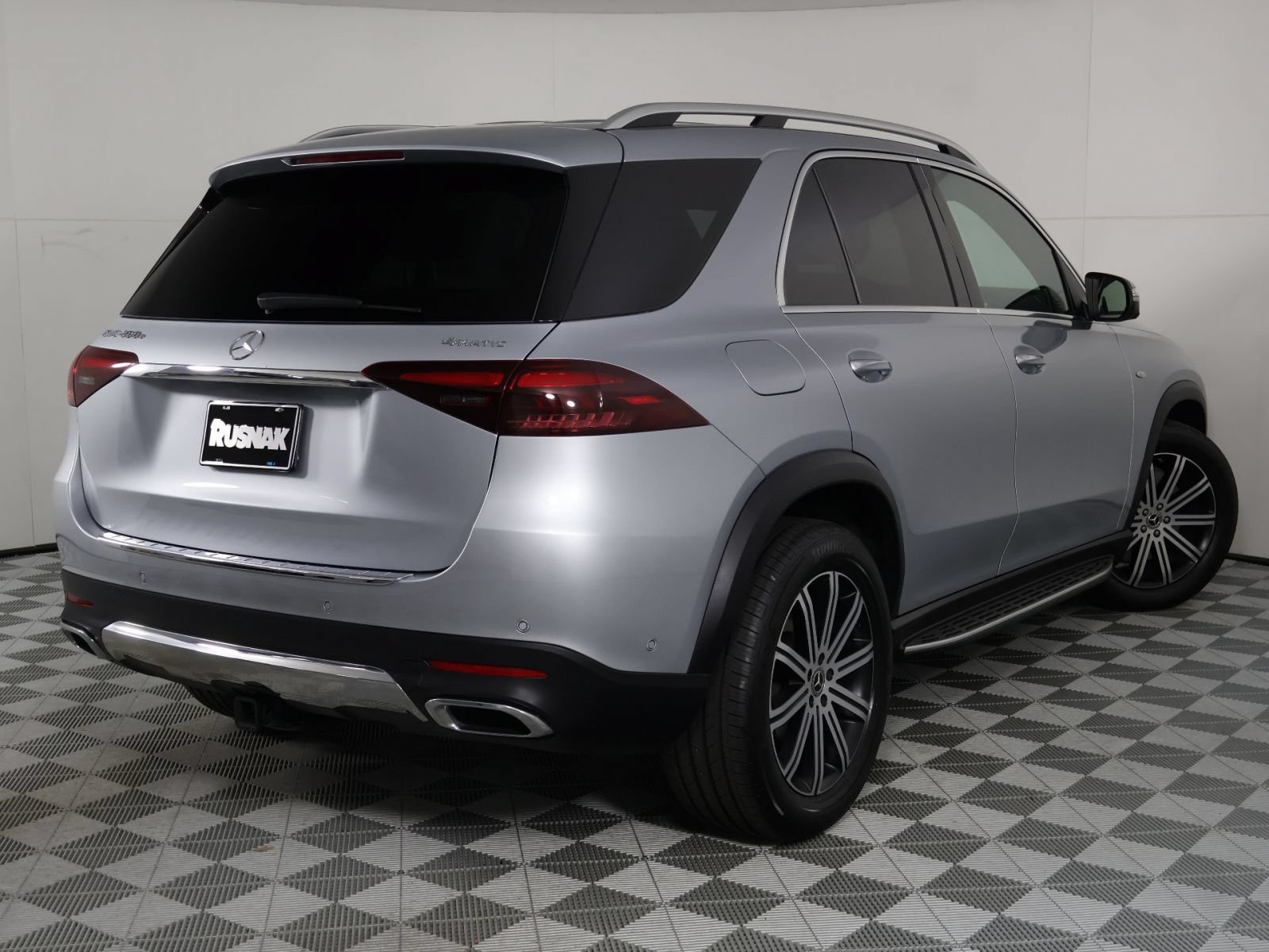 Used 2025 Mercedes-Benz GLE 450e 4MATIC image 4