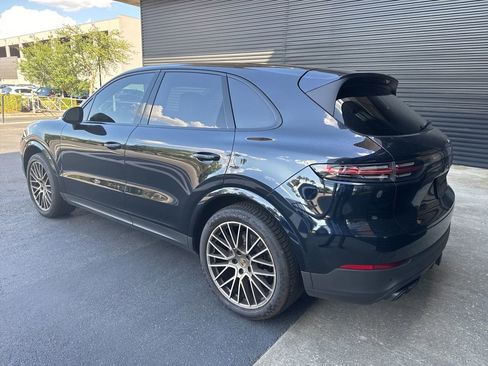 Certified 2023 Porsche Cayenne Platinum Edition AWD/4WD image 3
