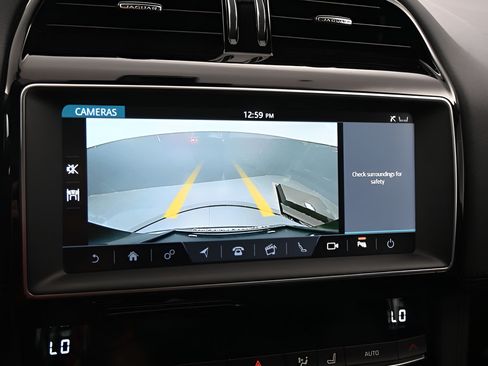 Used 2020 Jaguar F-PACE Prestige AWD/4WD image 17