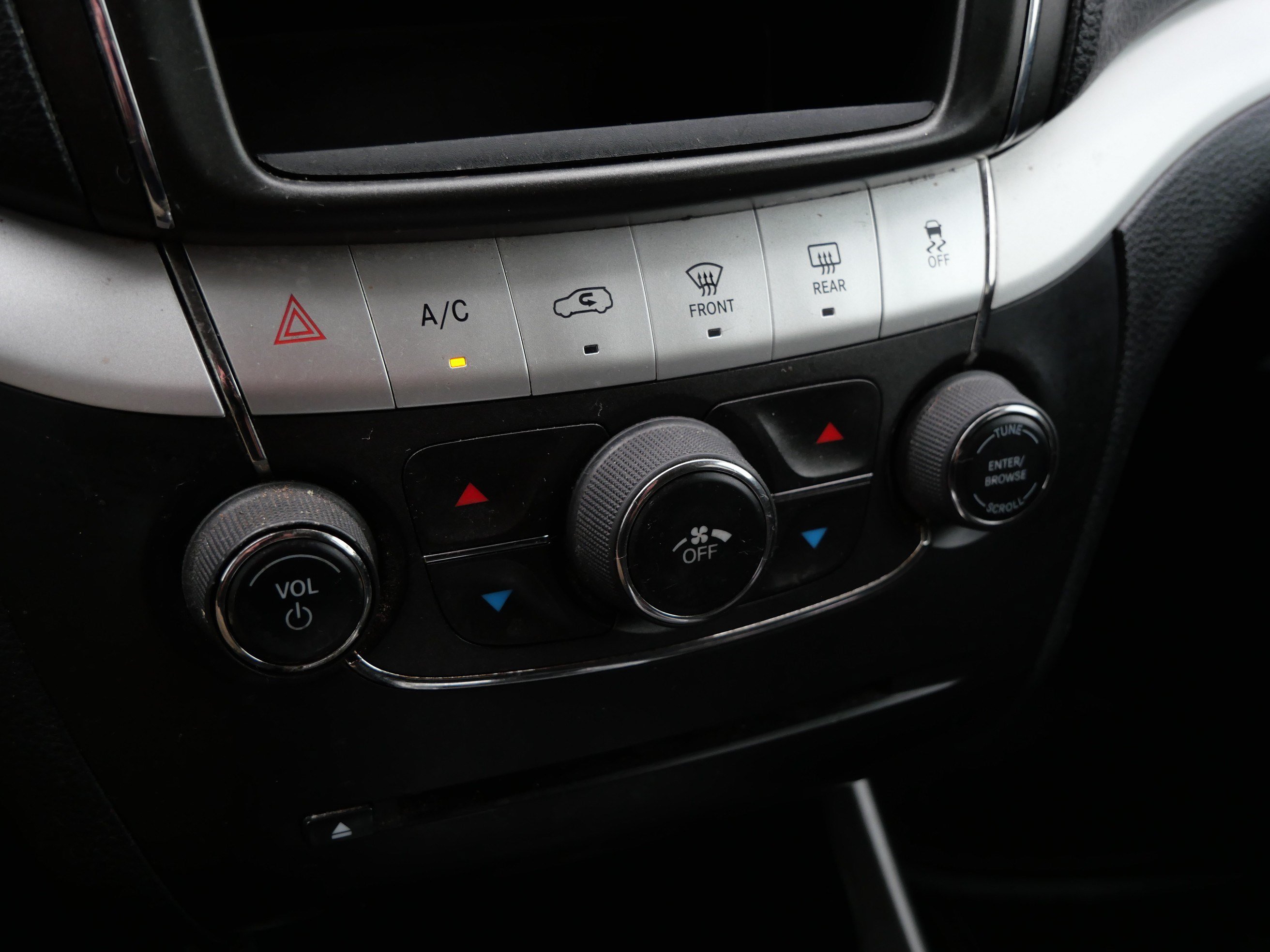Used 2017 Dodge Journey SE FWD image 25