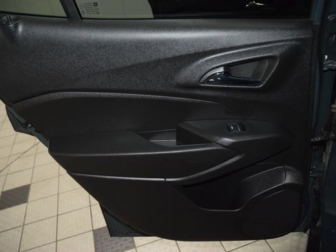 Used 2025 Chevrolet Trax LT w/ Driver Confidence Package FWD image 39