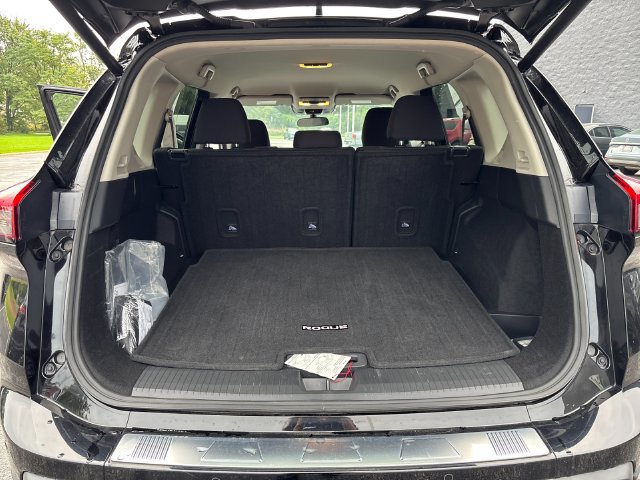 Certified 2025 Nissan Rogue SV AWD/4WD image 17