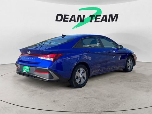 Certified 2025 Hyundai Elantra SE FWD image 9