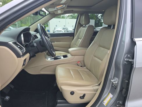 Used 2021 Jeep Grand Cherokee Limited RWD image 9