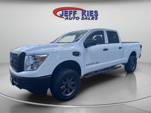 Used 2018 Nissan Titan S AWD/4WD image 1