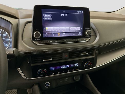 Used 2023 Nissan Rogue SV image 25