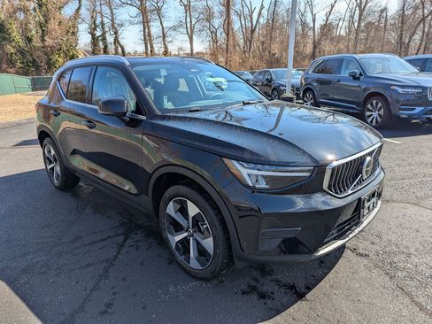 New 2025 Volvo XC40 B5 Core w/ Protection Package Premier image 2
