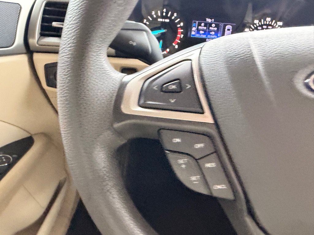 Used 2013 Ford Fusion SE FWD image 20