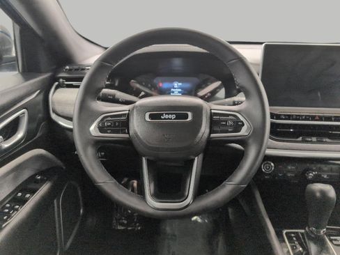 Used 2023 Jeep Compass Latitude AWD/4WD image 6