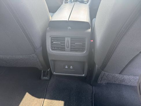 Used 2025 Nissan Rogue SV AWD/4WD image 24