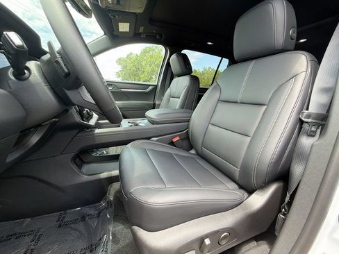 New 2026 GMC Acadia Elevation w/ Elevation Premium Package FWD image 17